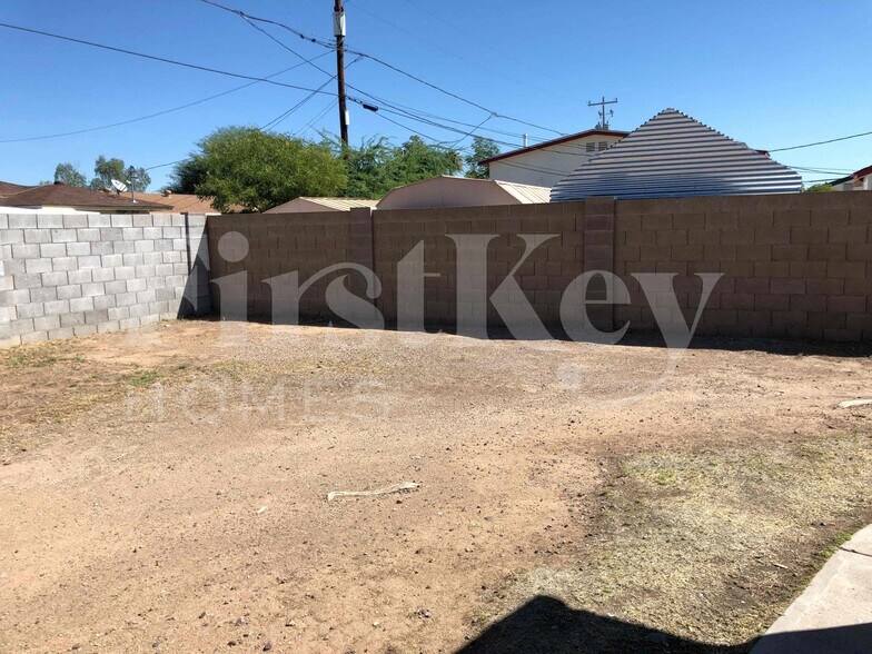 Building Photo - 1634 W Indian School Rd