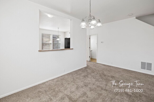 Building Photo - SPACIOUS 3BD/2.5BA TOWNHOME at THE BLUFFS AT SPRING CREEK with A/C **$500 move-in credit with a 1...