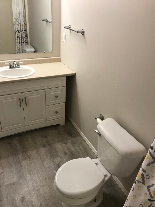 Building Photo - 351 Chicago Rd