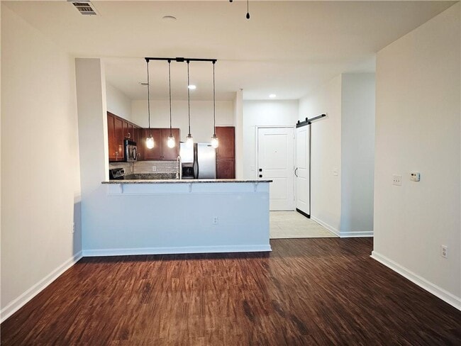 Building Photo - 870 Mayson Turner Rd NW