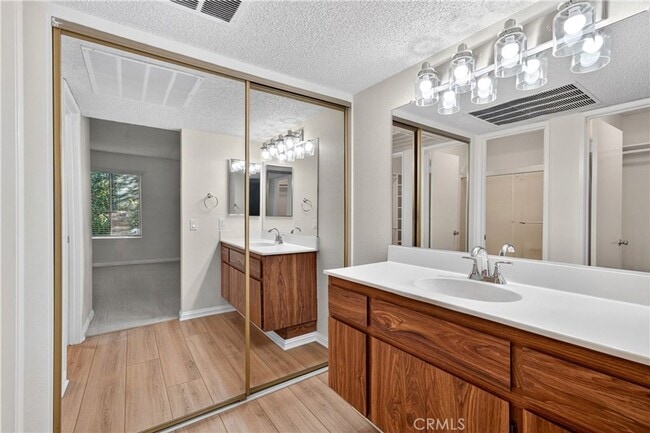 Building Photo - 1 Bed + 1 Bath Condo with 1 Carport