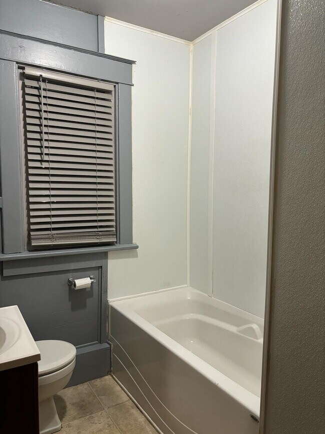 Building Photo - 2743 Niagara St