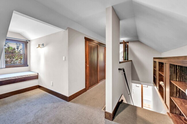Building Photo - Charming Modern Industrial Fully Furnished Home for Lease