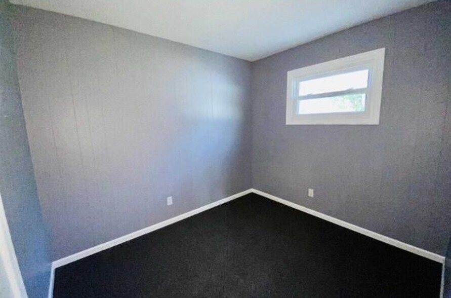 bedroom 1 - 1051 Frank St