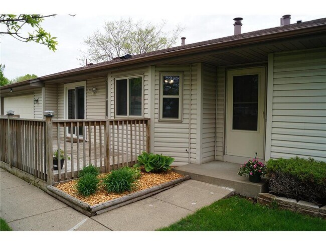 Building Photo - 14931 Echo Way