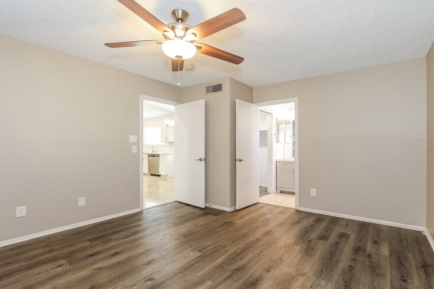 Building Photo - 4758 W Escuda Dr