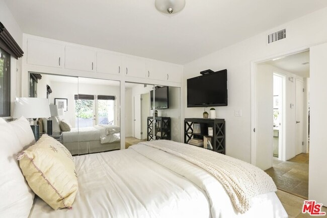 Building Photo - 2154 Sunset Crest Dr
