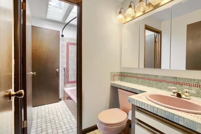 Building Photo - 1707 SW Binford Lake Pkwy