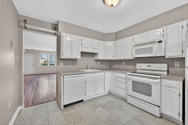 Building Photo - 1625 S Barton St