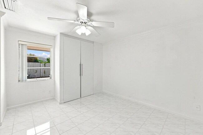 Building Photo - 126 West Ct