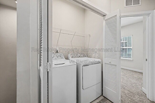 Building Photo - 9342 Mallard Mls Dr