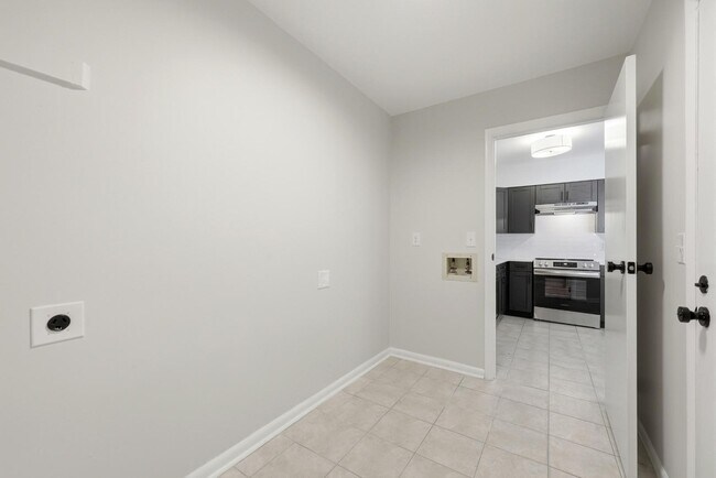 Building Photo - 1331 Cedar St