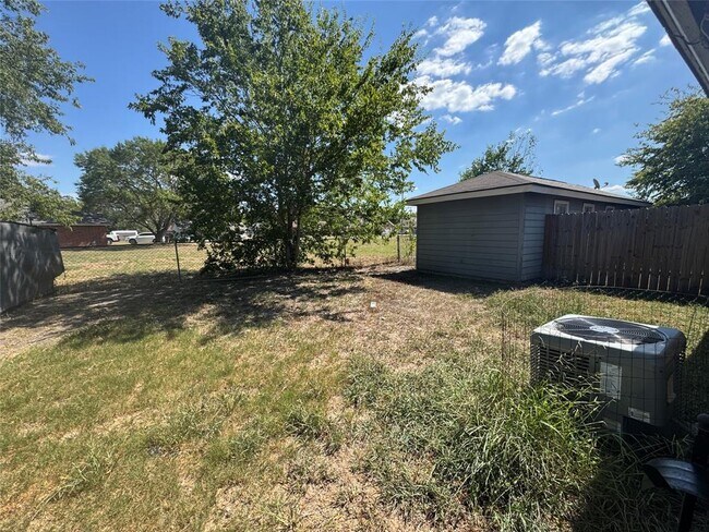 Building Photo - 112 S Mockingbird Ln
