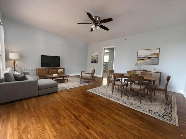 Building Photo - 1316 NE 105th St