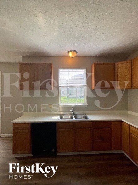 Building Photo - 2377 Willowview Dr