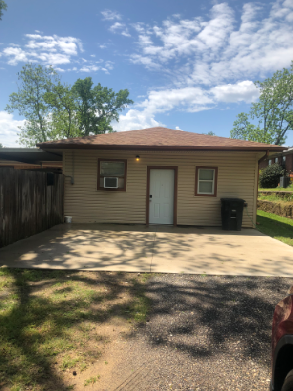 Building Photo - 1428 Sunset Dr