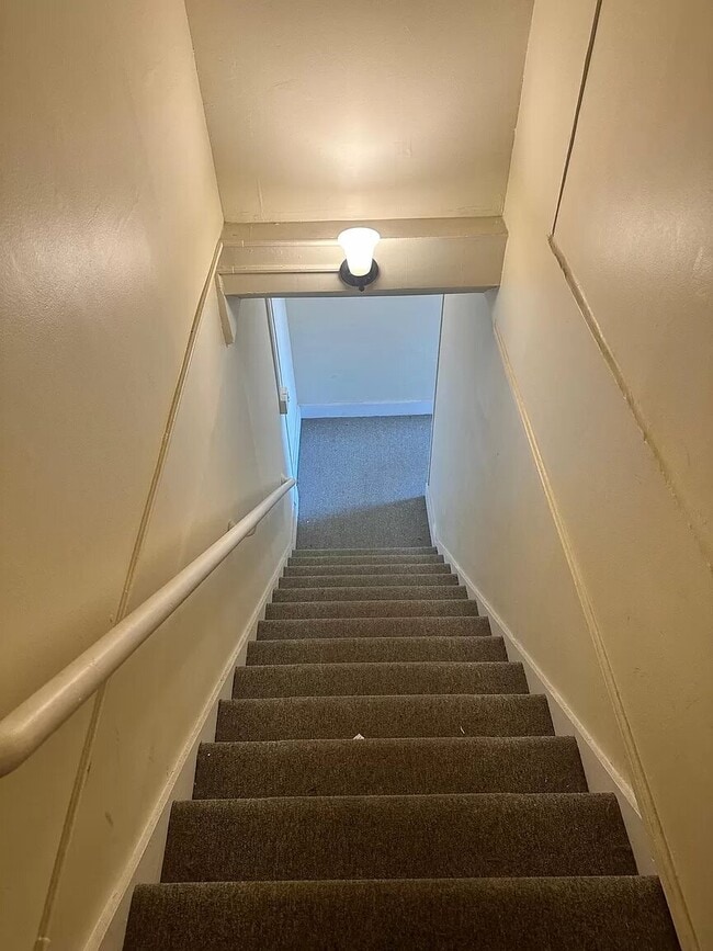 Building Photo - 2975 Whitney Ave