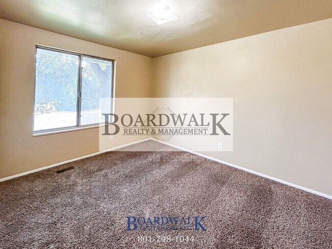 Building Photo - 661 N 980 W