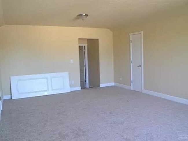 Building Photo - 3 Bed 2.5 Bath Home in desirable location!
