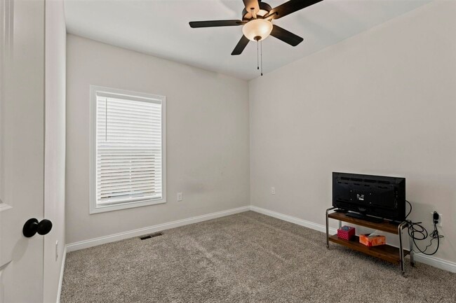 Building Photo - 845 Poplar Log Dr