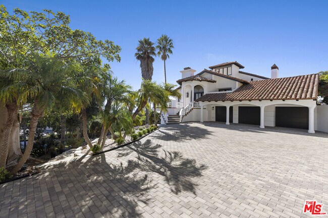 Building Photo - 3909 Villa Costera