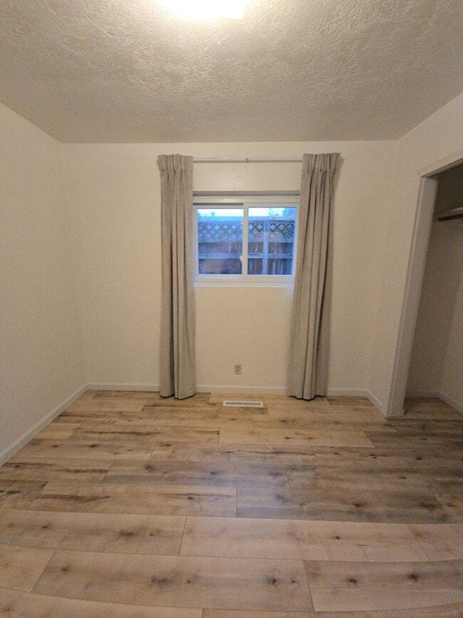 Building Photo - Spacious 4 Bedroom, 2 Bathroom Jacksonville Home