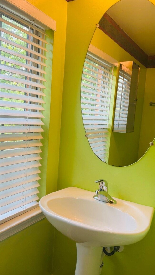 Building Photo - 6615 Buskin Ln