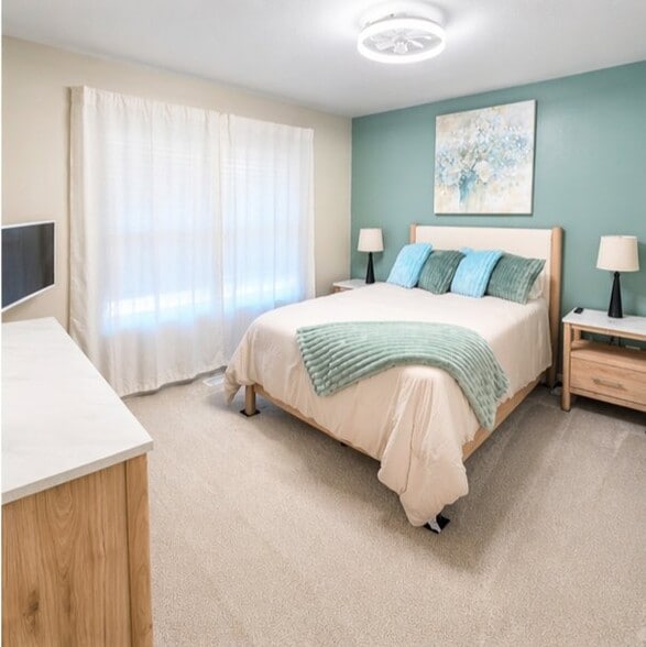 Building Photo - 630 Hamlin Pl