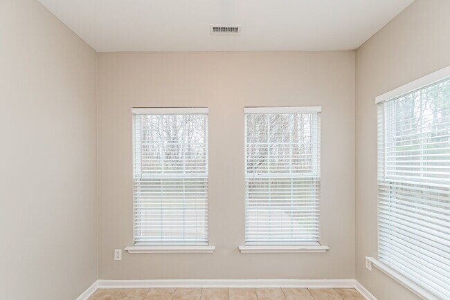 Building Photo - 1547 Cairo Way