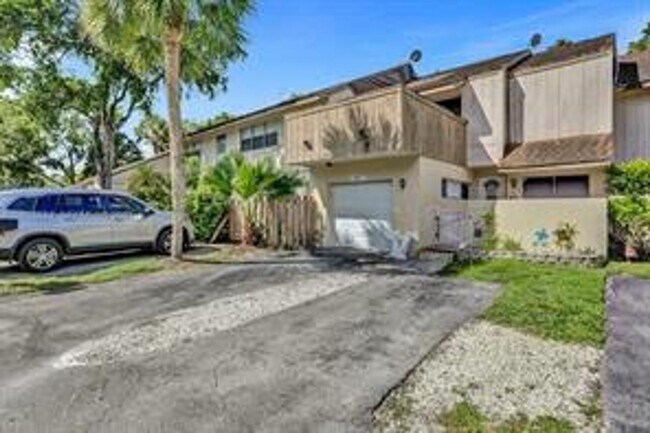 Building Photo - 833 NW 81st Ave