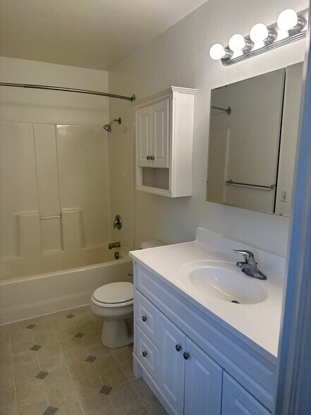 Hall Bath - 3887 Blessing Ave