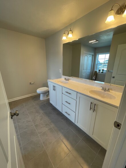Building Photo - 141 Caymus Dr