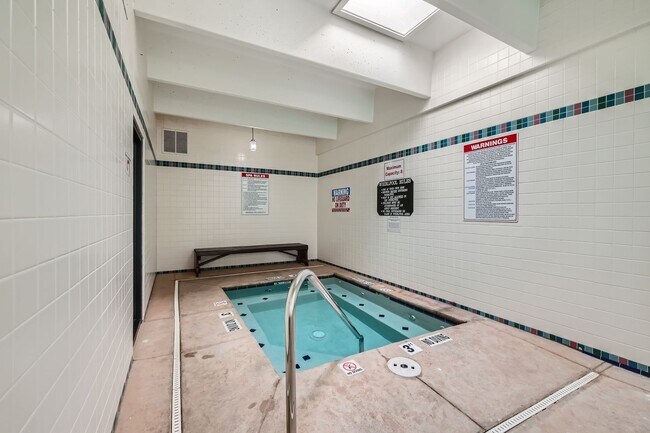 Building Photo - Completely Updated 2 Bedroom 2 Bathroom Condo Available NOW! Garage Parking Included!