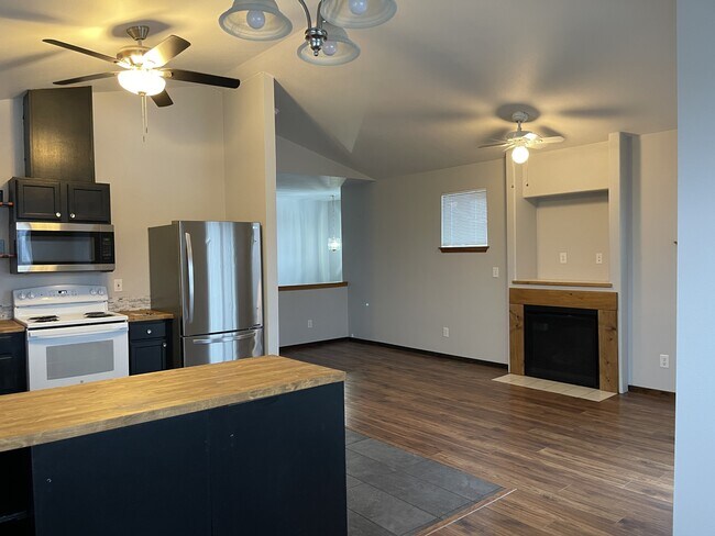 Building Photo - 332 E Prospect St