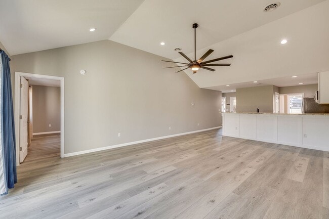 Building Photo - Gorgeous 3 br/2.5 bath Condo in Abingdon VA