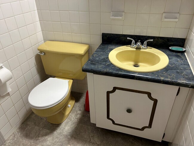 Building Photo - 60 Carriage Path S