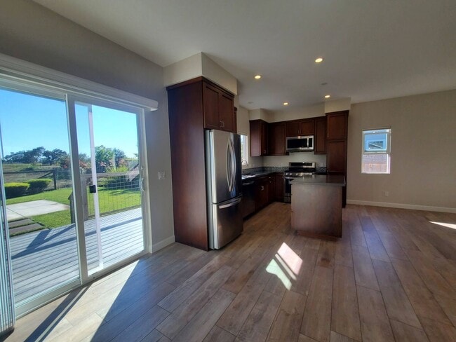 Building Photo - Nature Lover's Newer 1 bedroom single fami...