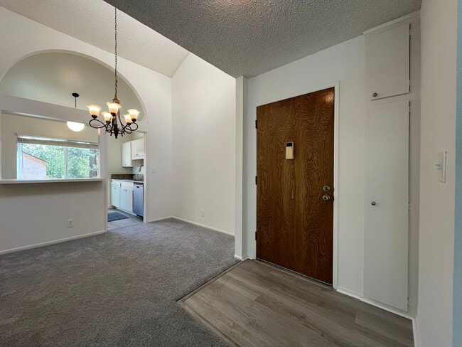 Building Photo - LOCATION! Move-in ready 2+2 w/parking, pool + balcony!