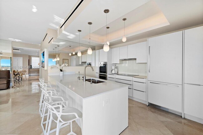 Building Photo - 19253 Fisher Island Dr