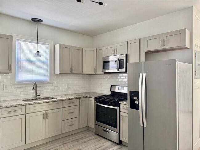 Building Photo - 65 Union Ave