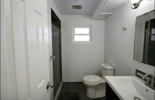 Building Photo - Spacious Martin Acres 5 bedroom Home Available 8/1/2026