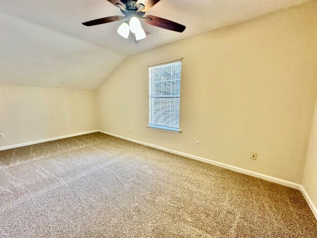 Building Photo - Three Bedroom Home in the Farm with a Lagoon View!