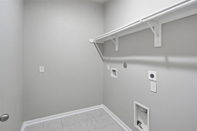 Building Photo - 10406 Sill Pr Dr