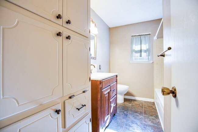 Building Photo - 2713 Canyon Creek Dr
