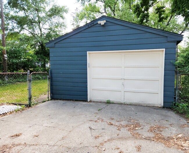 Exterior- Garage - 54373 Terrace Ln