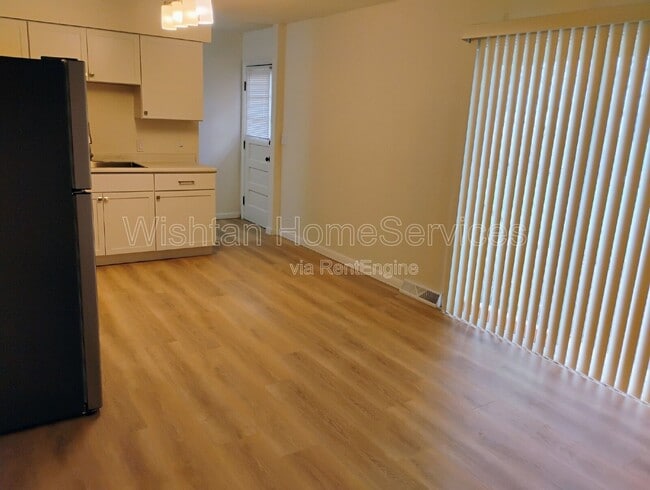 Building Photo - 22 N 17th Ave