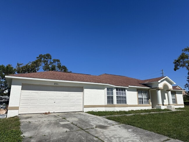 Building Photo - 4 Bedroom, 2 Bathroom, 2 Car Garage Home o...
