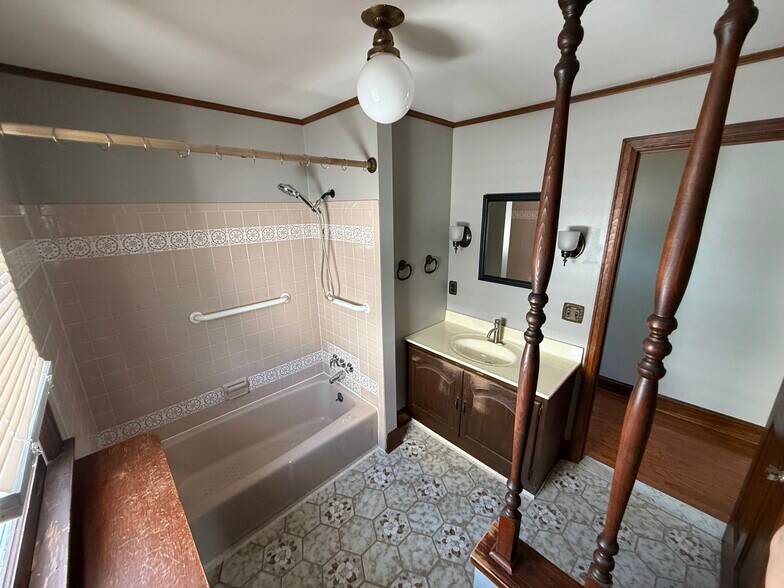 Bathroom - 208 5th Ave
