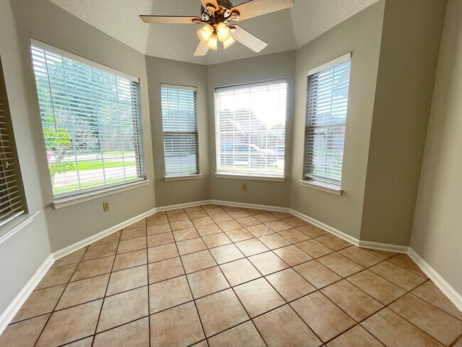 Building Photo - 5884 Alexandria Ln