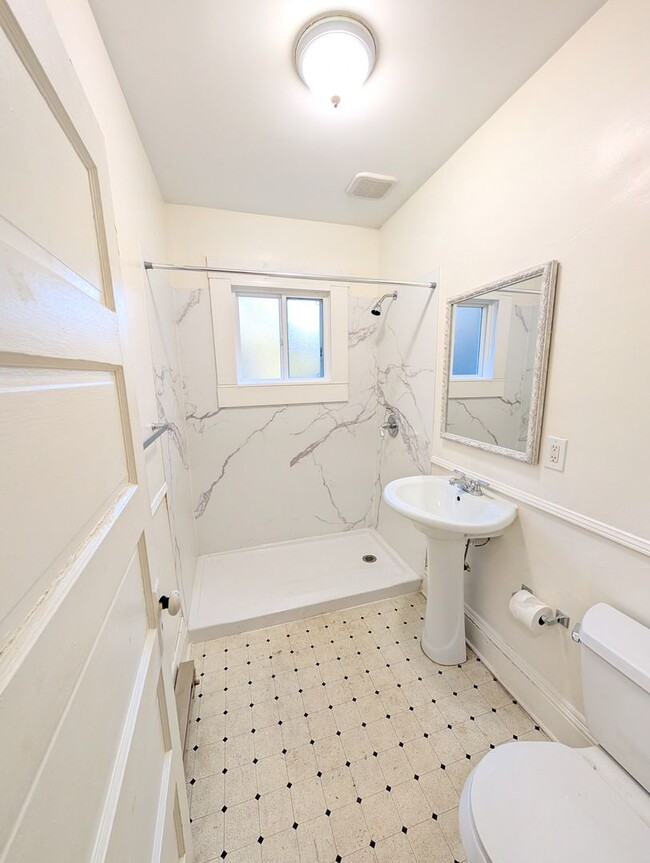 Building Photo - Chester Hill Cottage